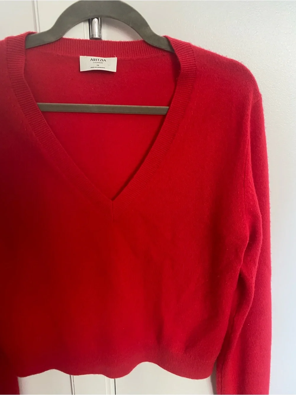 Aritzia Red V-Neck Women's Cashmere Sweater M - Picture 3 of 8
